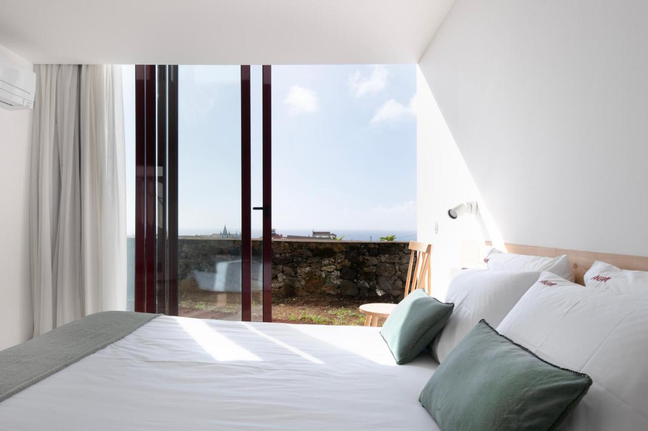 Angra + Apartment Angra do Heroísmo Екстериор снимка