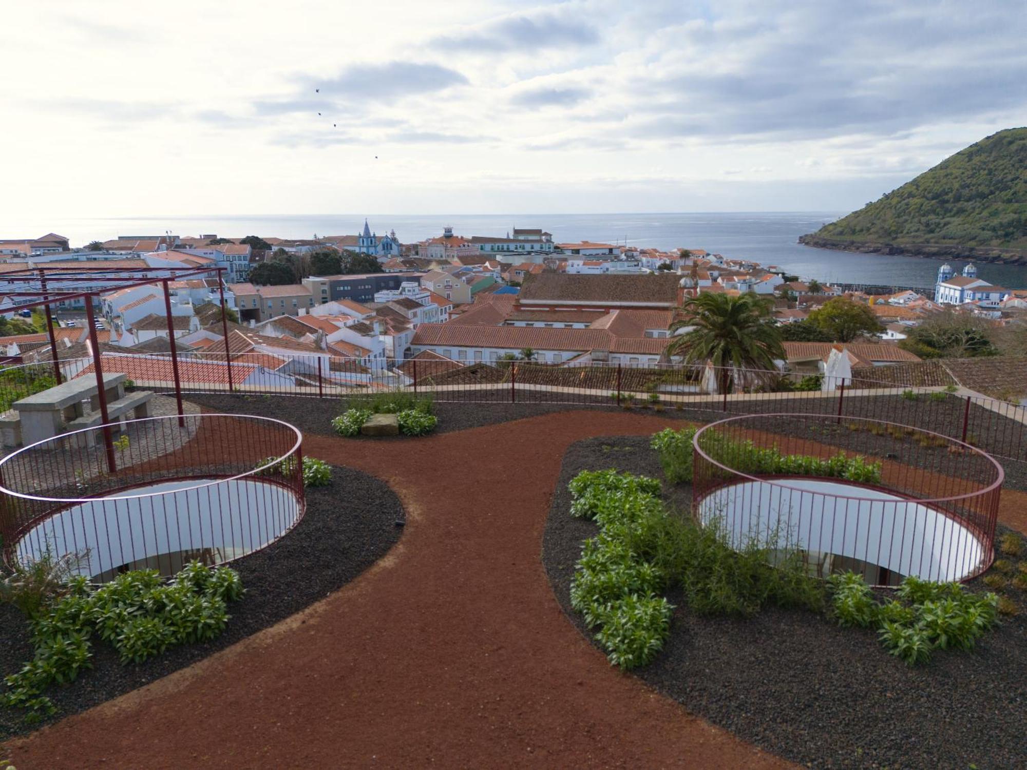 Angra + Apartment Angra do Heroísmo Екстериор снимка