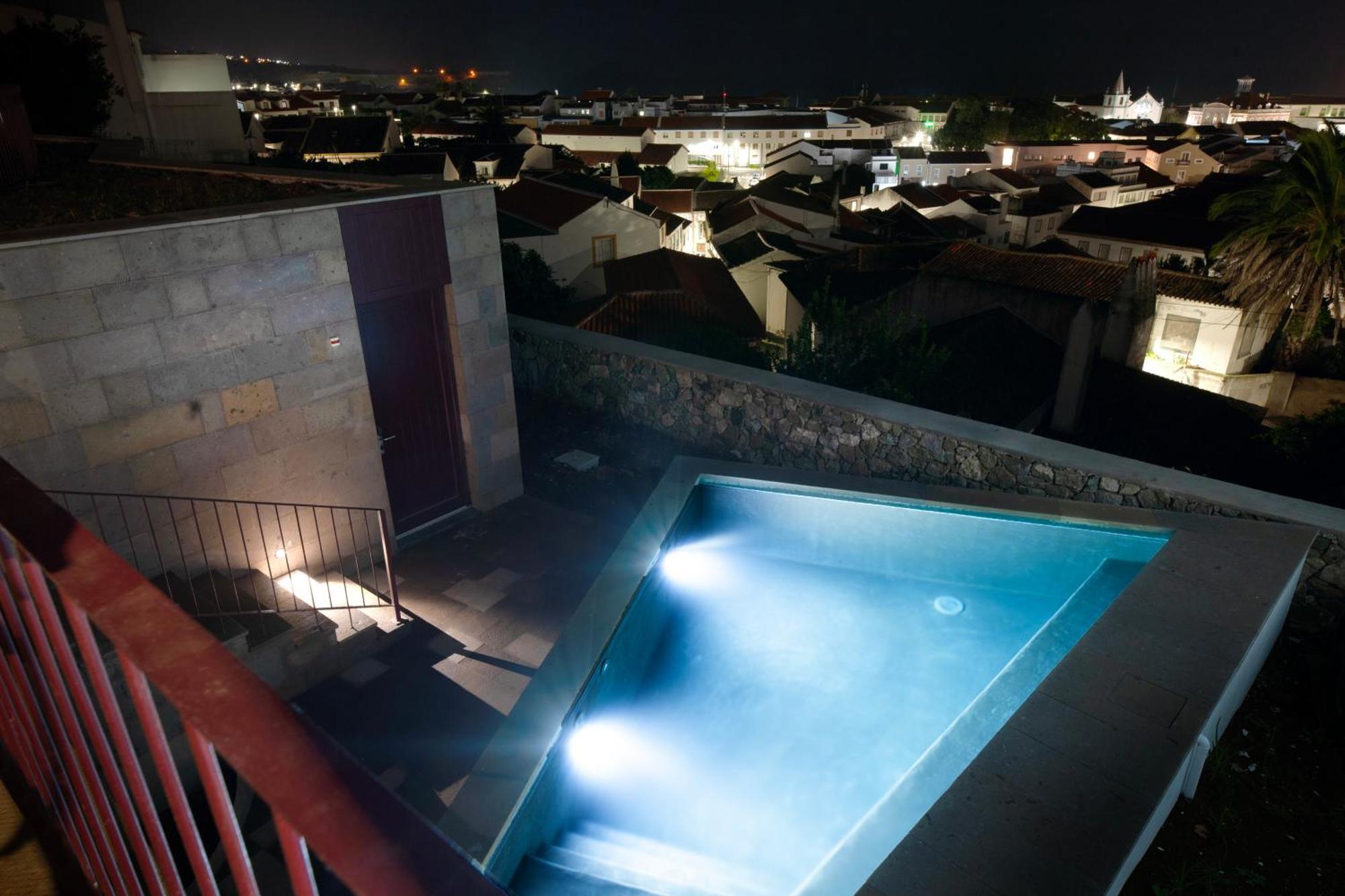 Angra + Apartment Angra do Heroísmo Екстериор снимка