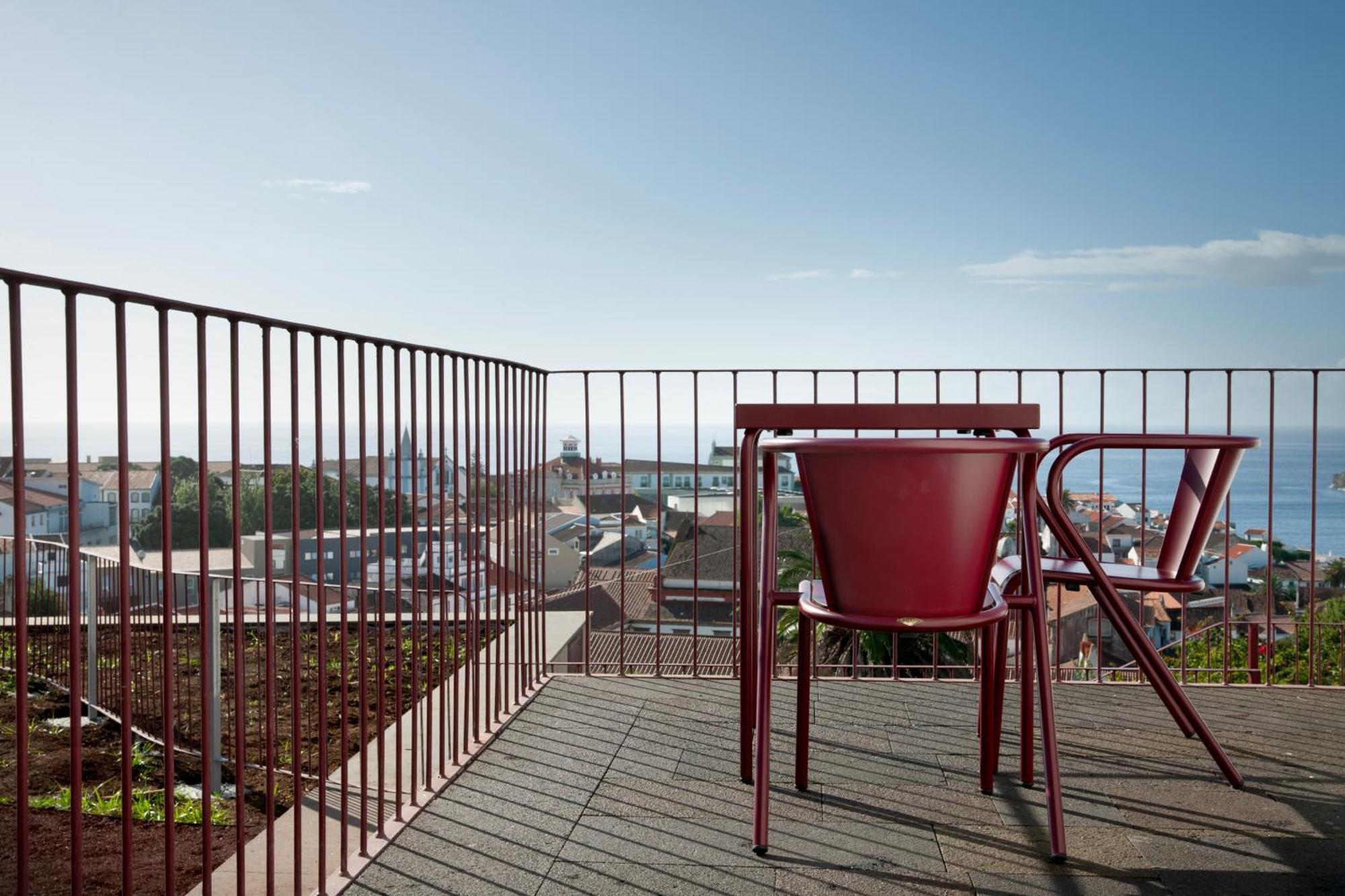 Angra + Apartment Angra do Heroísmo Екстериор снимка