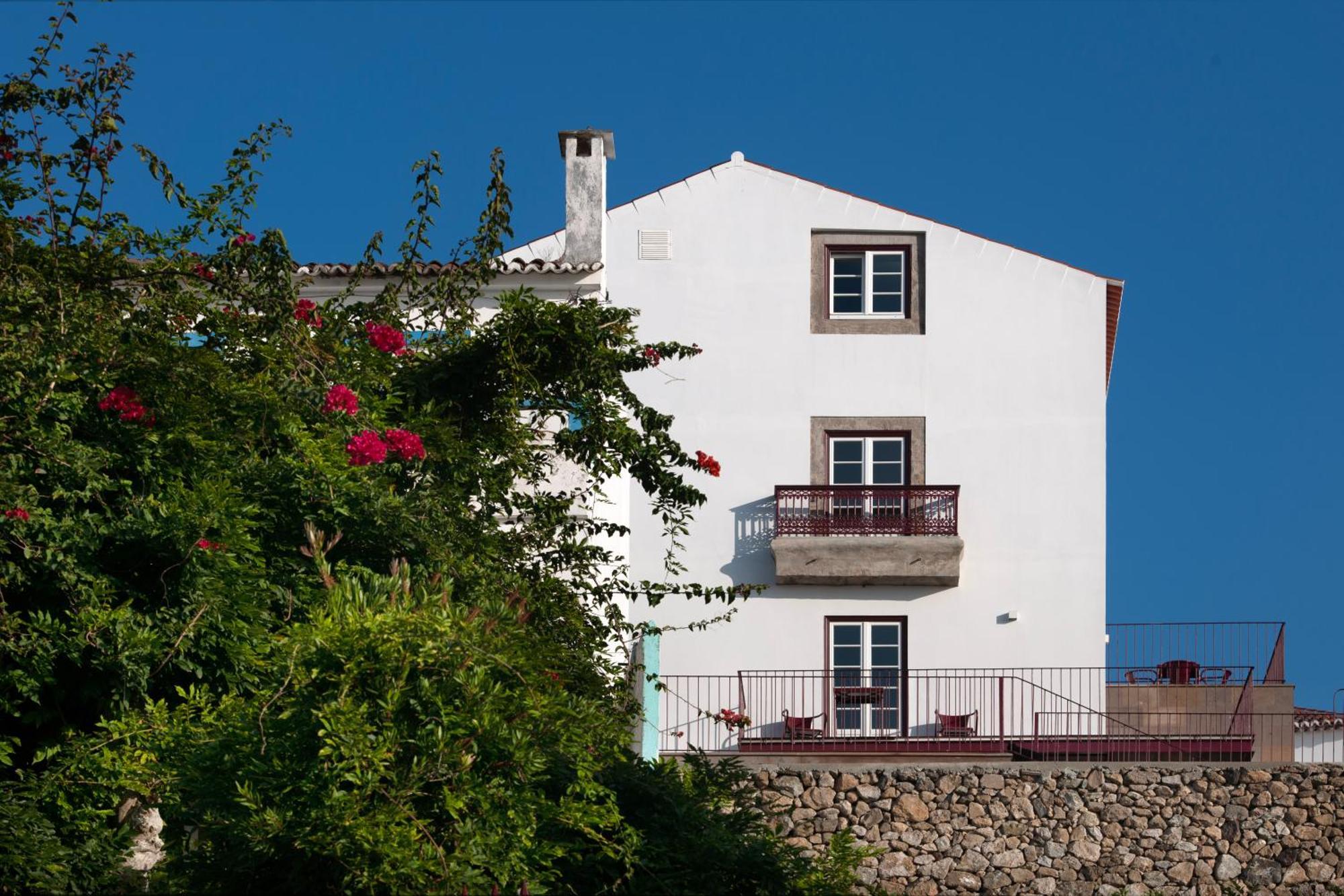 Angra + Apartment Angra do Heroísmo Екстериор снимка