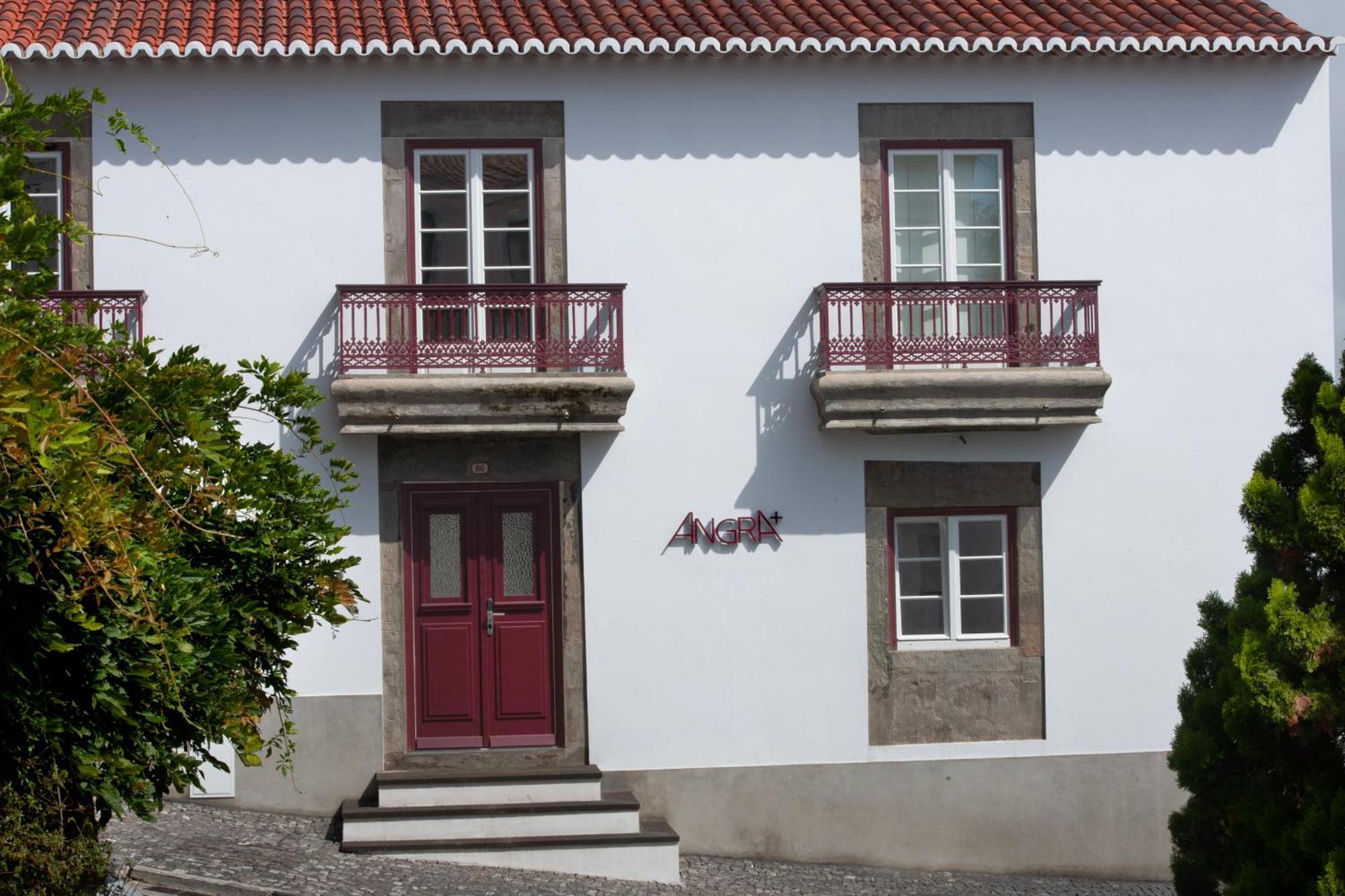 Angra + Apartment Angra do Heroísmo Екстериор снимка