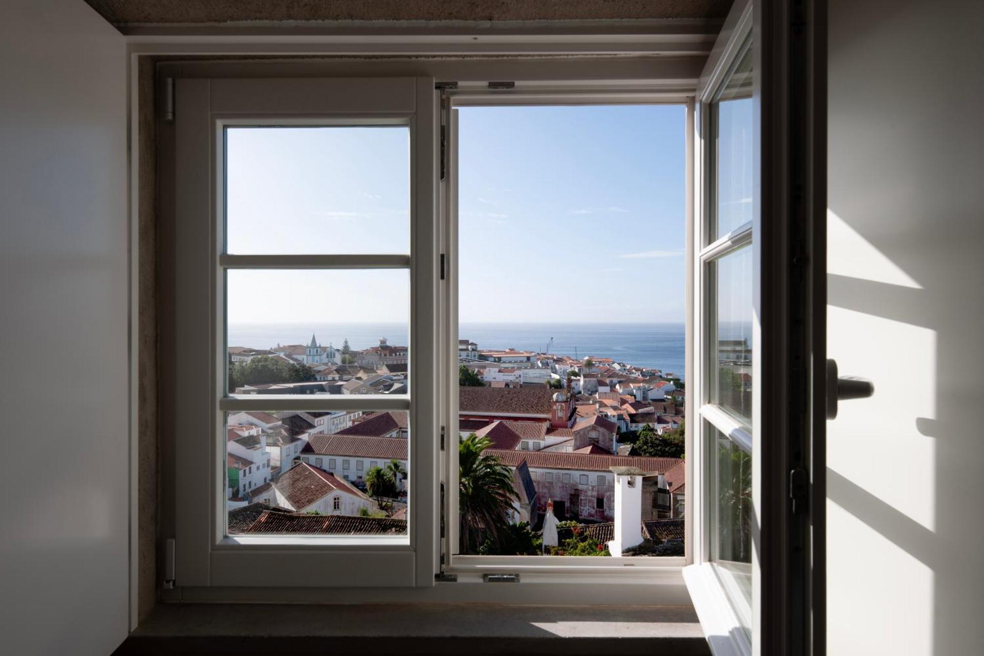 Angra + Apartment Angra do Heroísmo Екстериор снимка