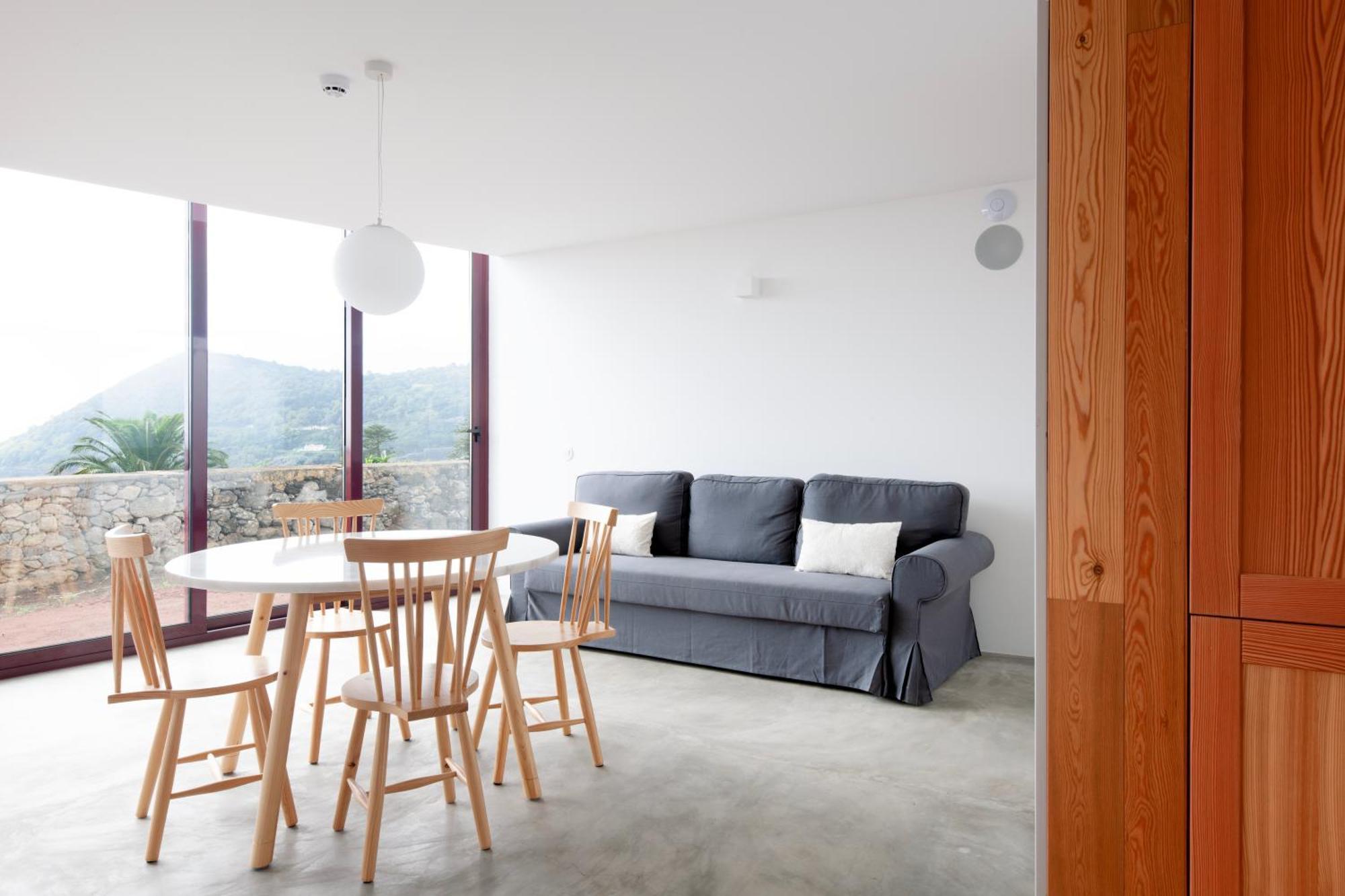 Angra + Apartment Angra do Heroísmo Екстериор снимка