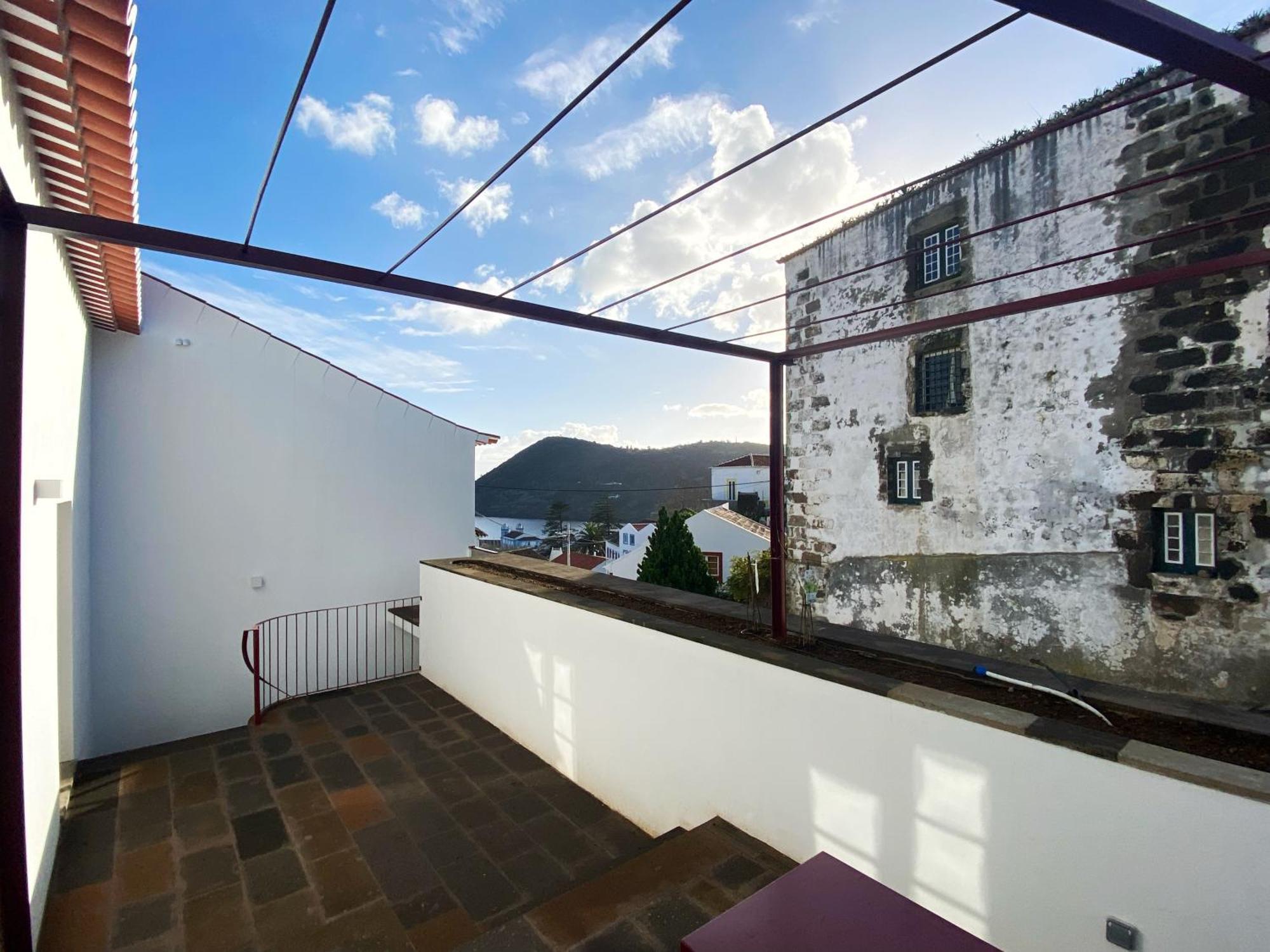 Angra + Apartment Angra do Heroísmo Стая снимка