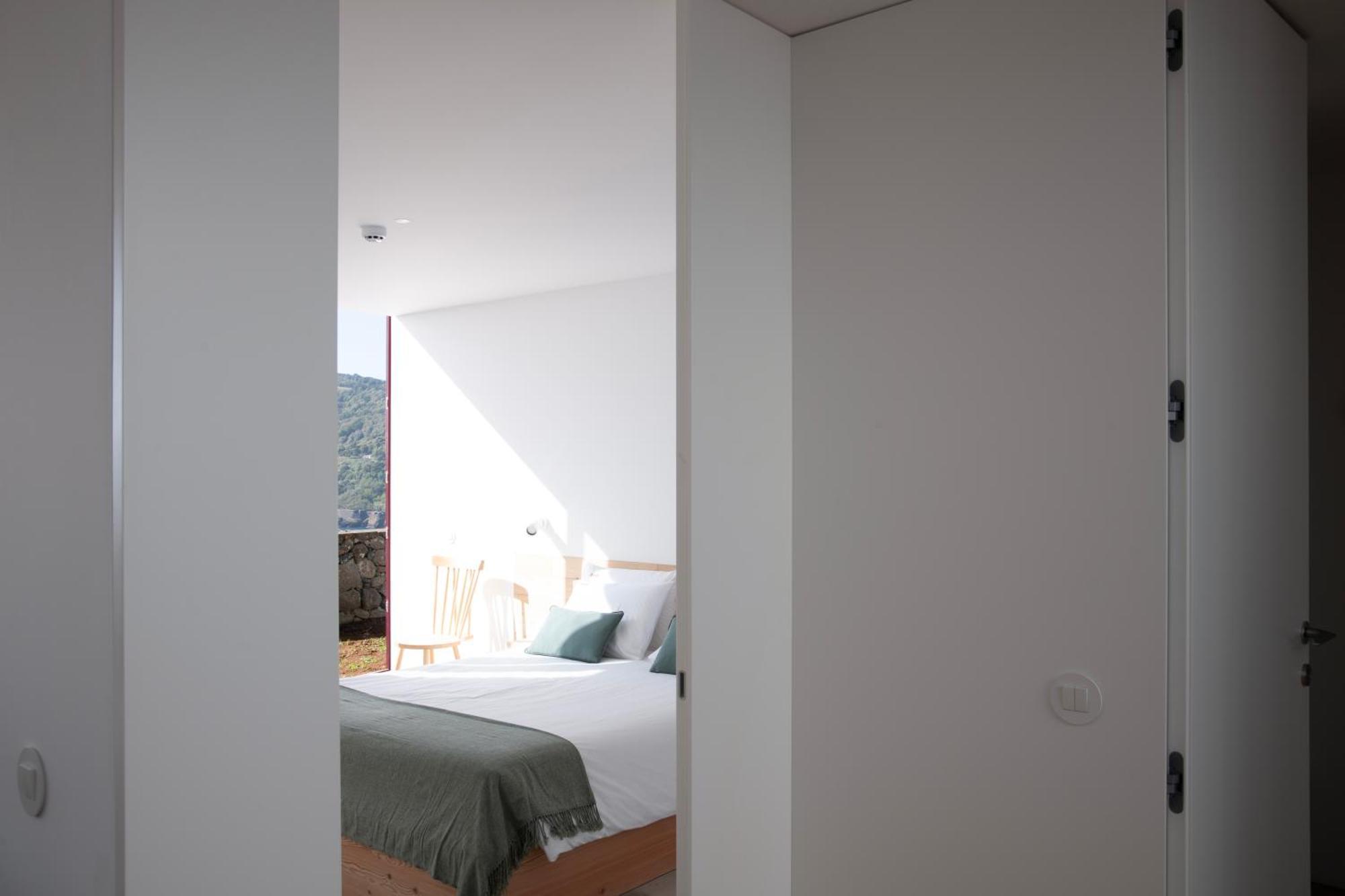 Angra + Apartment Angra do Heroísmo Стая снимка