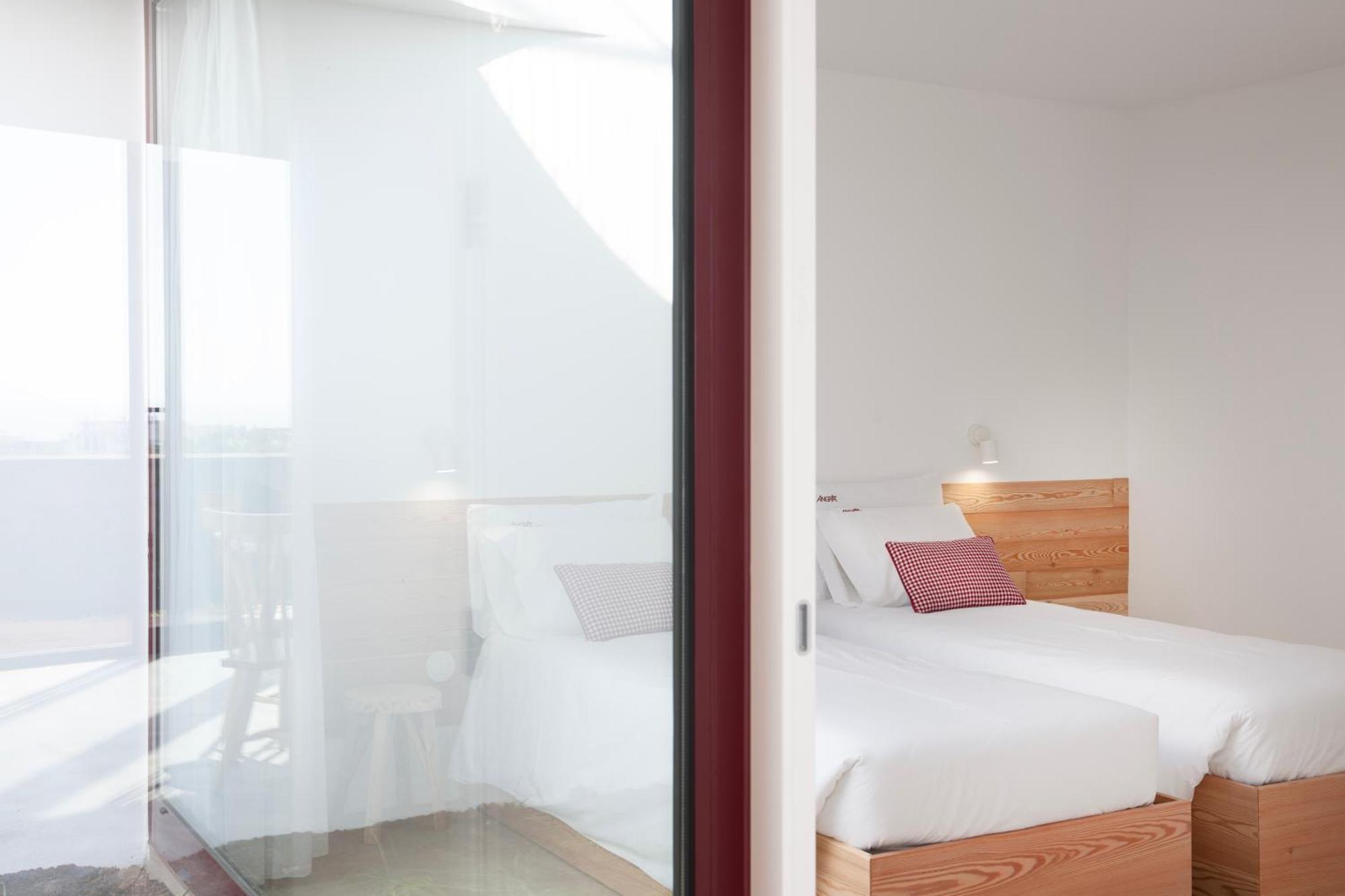 Angra + Apartment Angra do Heroísmo Стая снимка