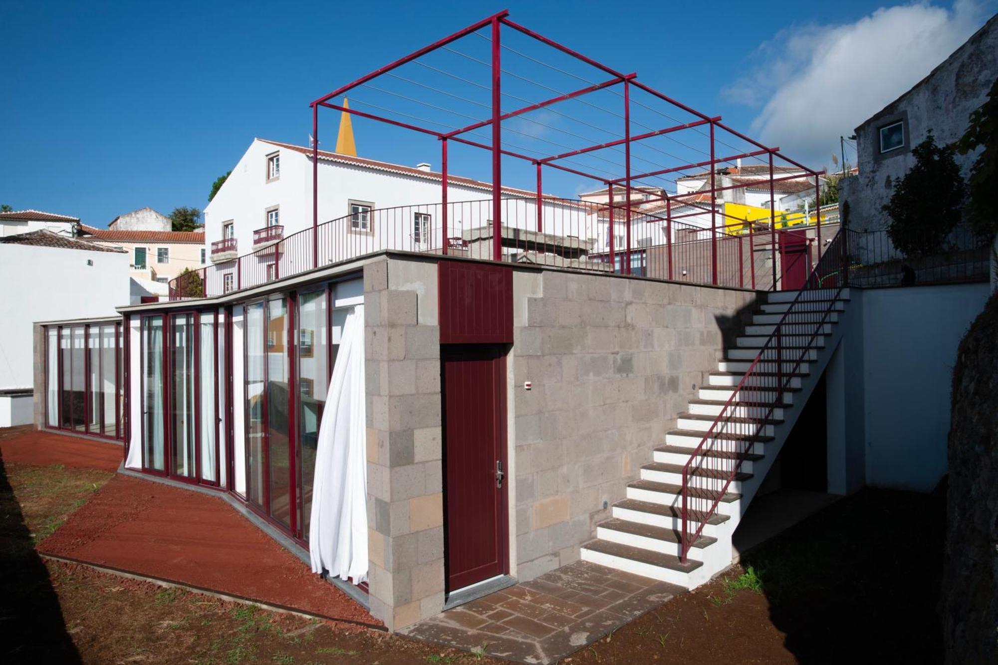 Angra + Apartment Angra do Heroísmo Екстериор снимка