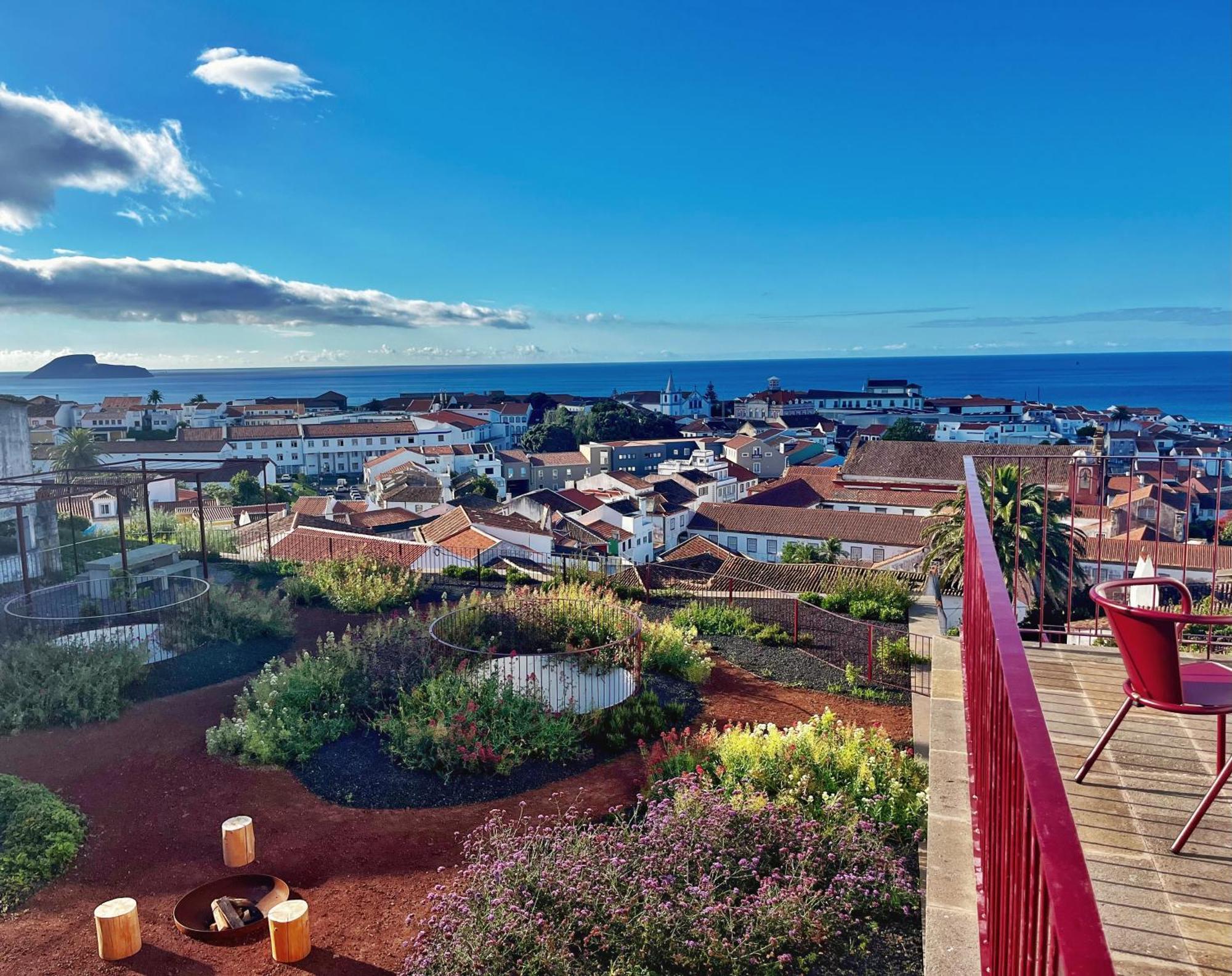 Angra + Apartment Angra do Heroísmo Екстериор снимка