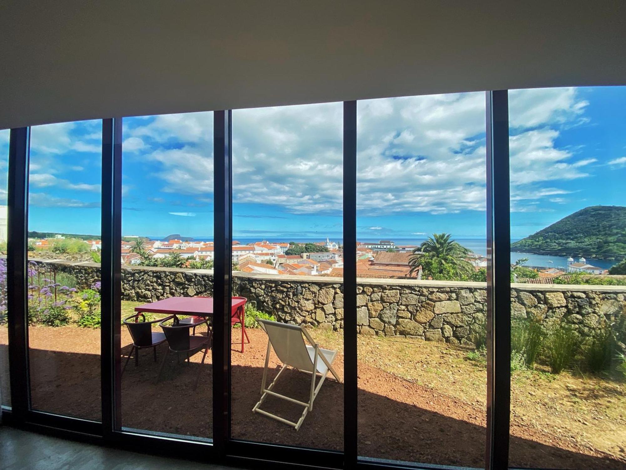 Angra + Apartment Angra do Heroísmo Стая снимка