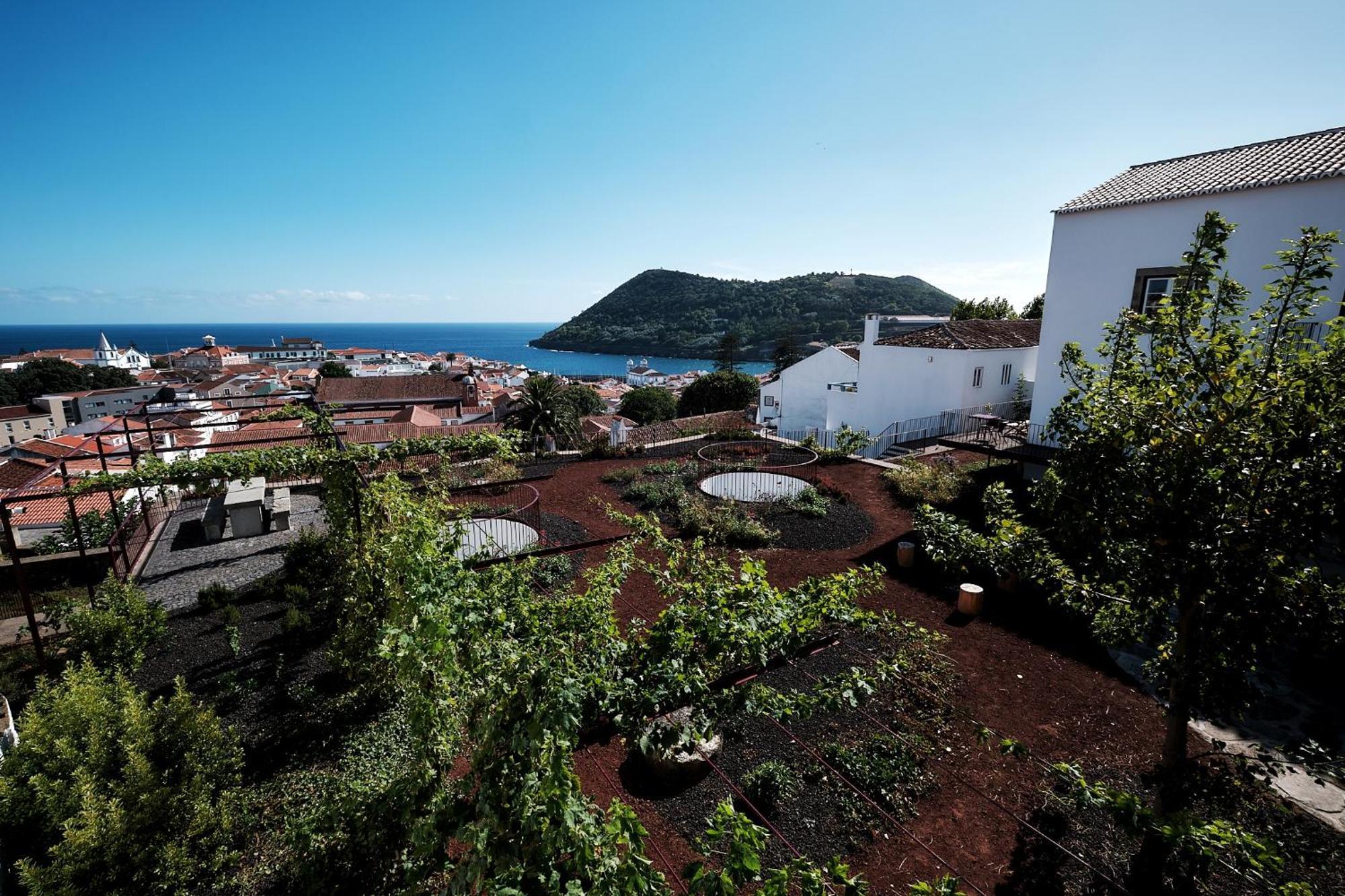 Angra + Apartment Angra do Heroísmo Екстериор снимка
